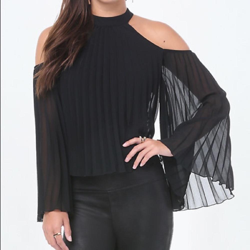 Bebe ♣️pleated shoulder top♠️new with tags